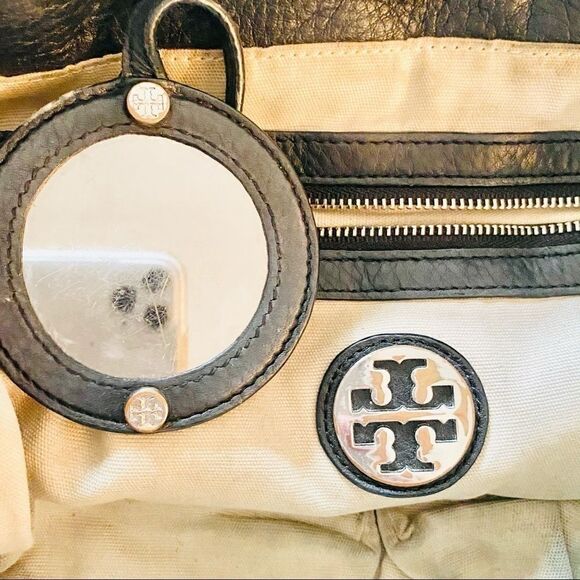 Tory Burch Rare Extra Large Amanda Hobo handbag. - Picture 7 of 9